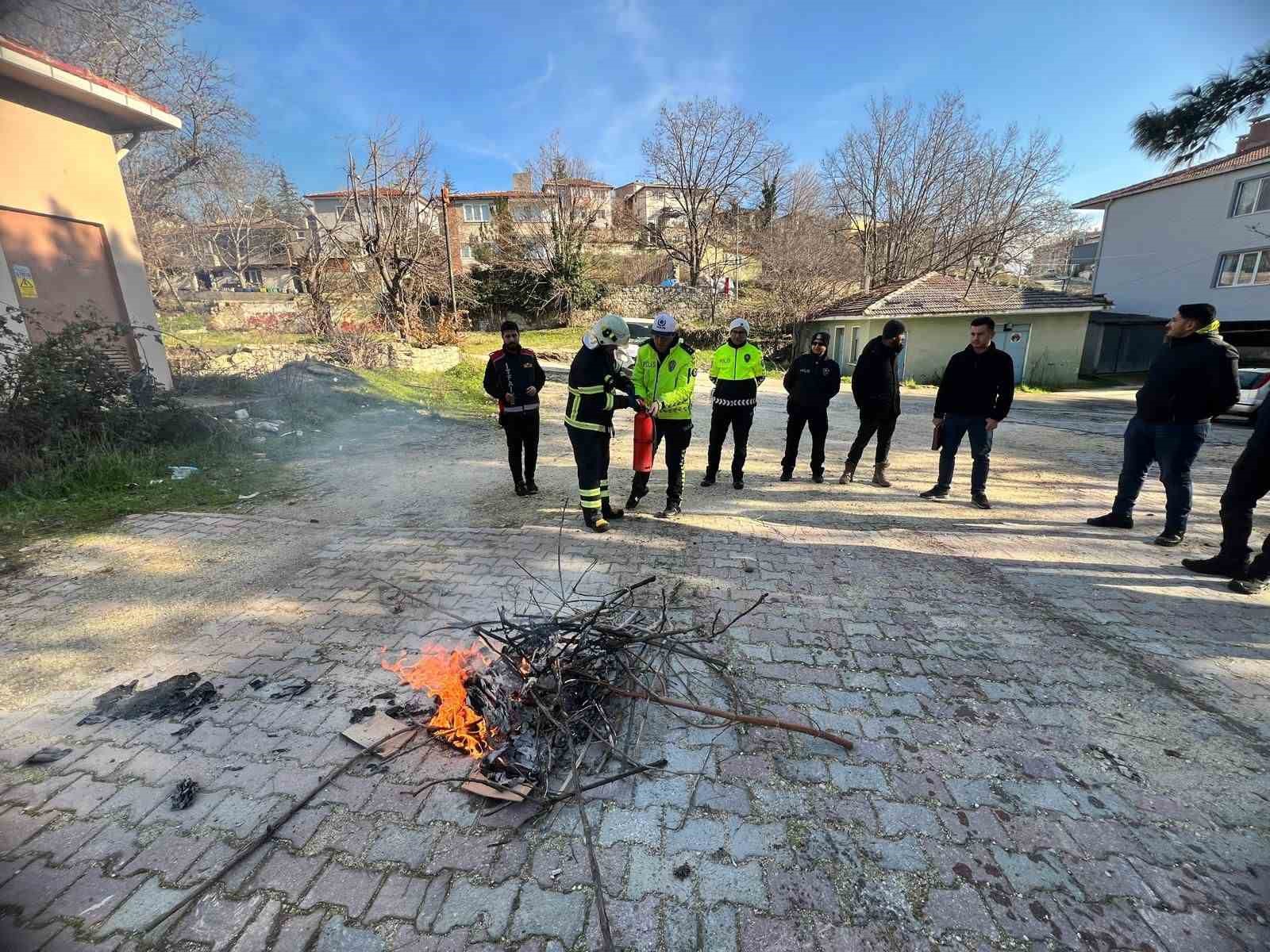 Pınarhisar’da emniyet personeline uygulamalı yangına müdahale eğitimi
