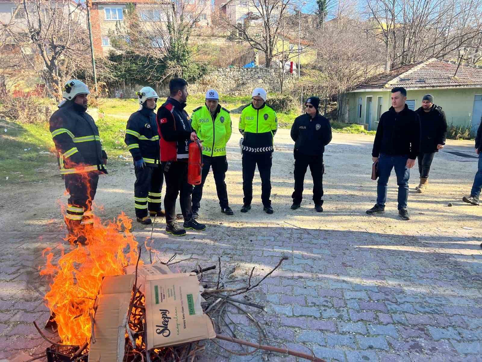 Pınarhisar’da emniyet personeline uygulamalı yangına müdahale eğitimi
