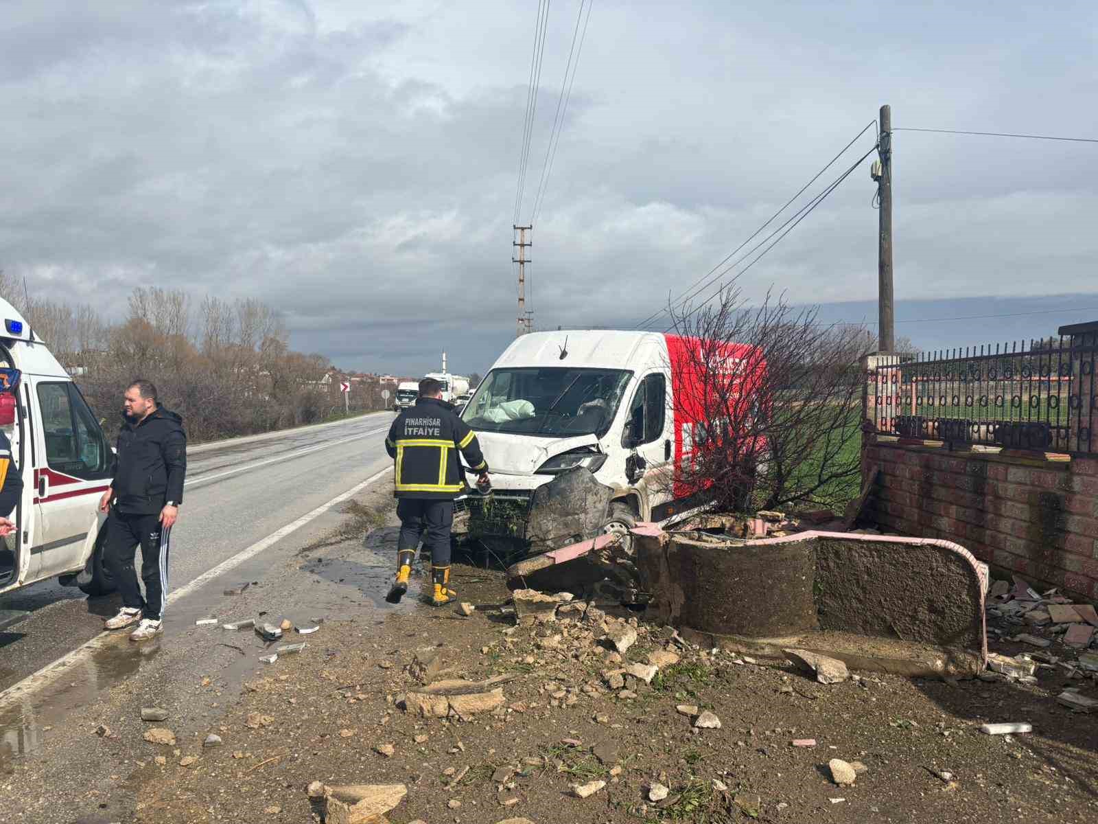 Pınarhisar’da panelvan araç çeşmeye çarptı: 1 yaralı
