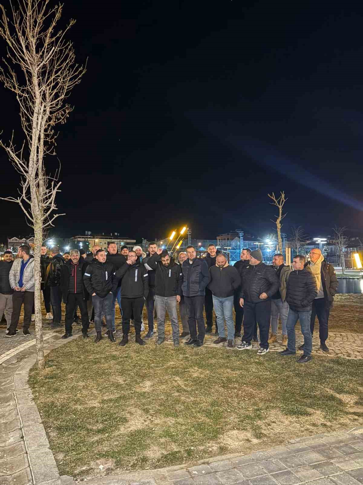 Pınarhisarlı tır şoförlerinden tır parkına tepki
