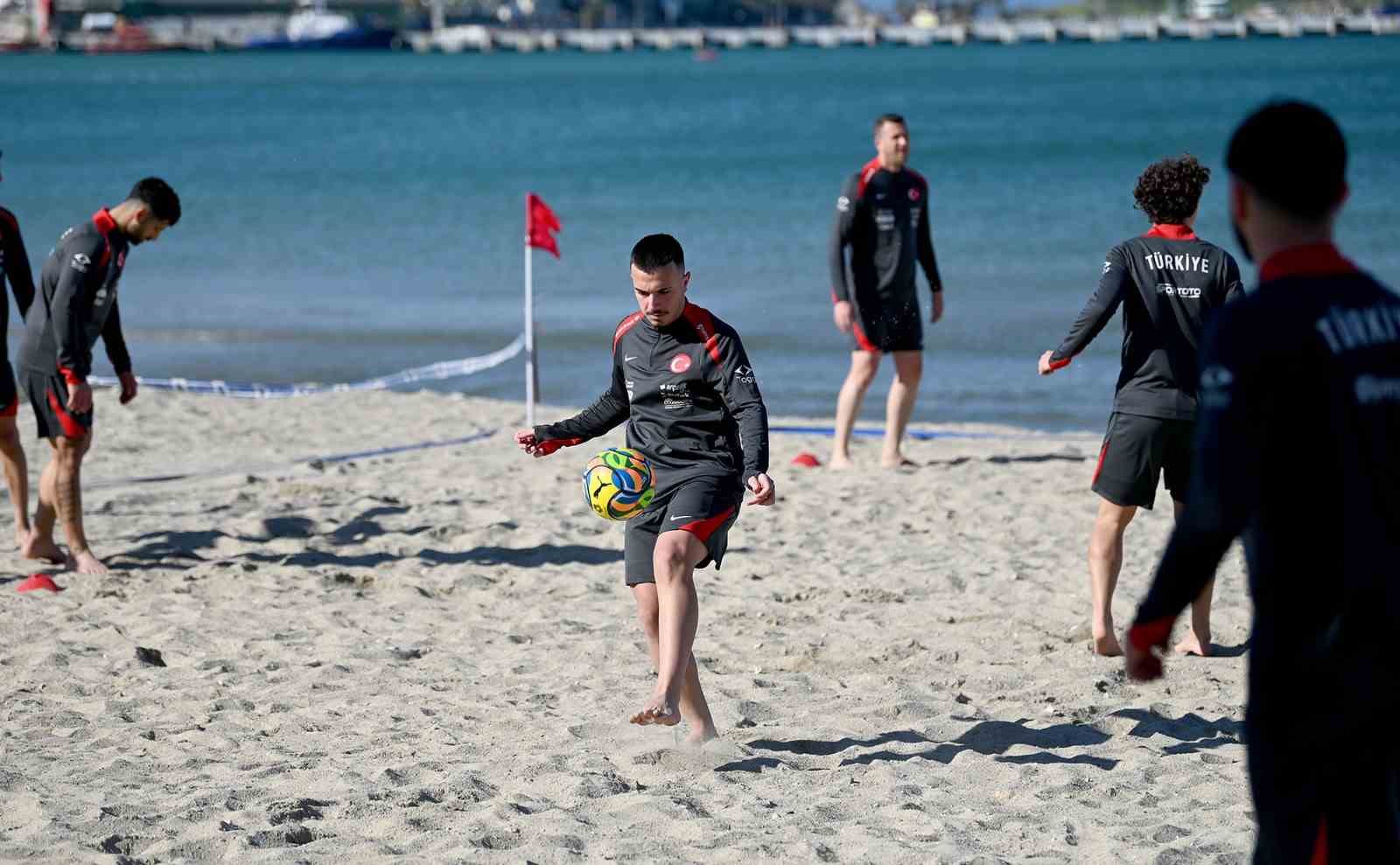 Plaj Futbolu Milli Takımı kamp için Kuşadası’nda
