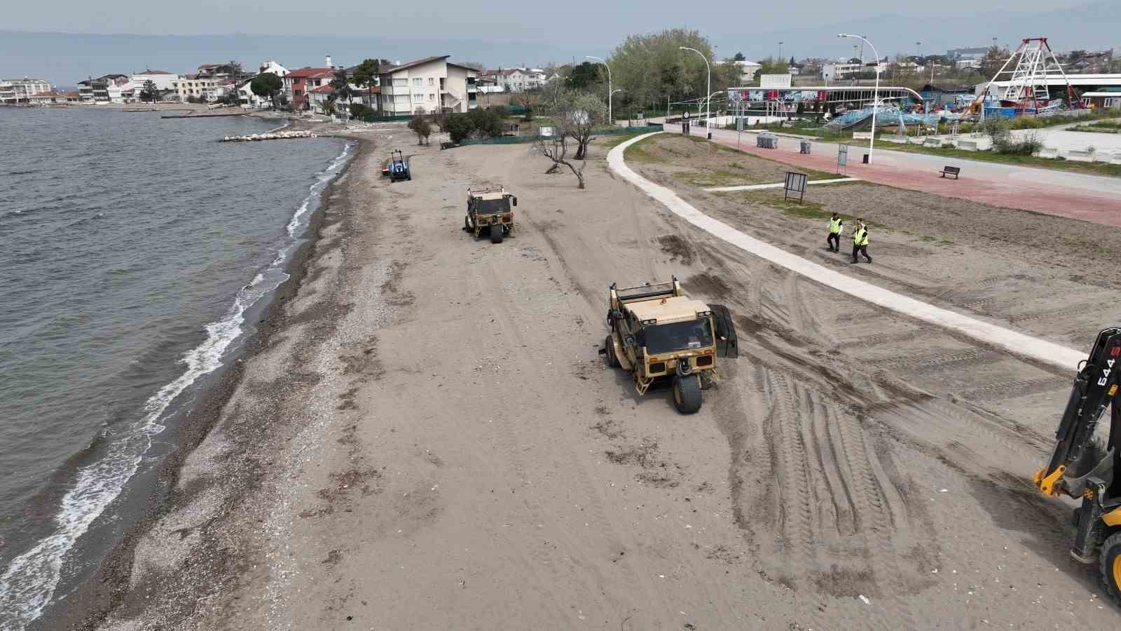 Plajlar yaza hazır hale getiriliyor
