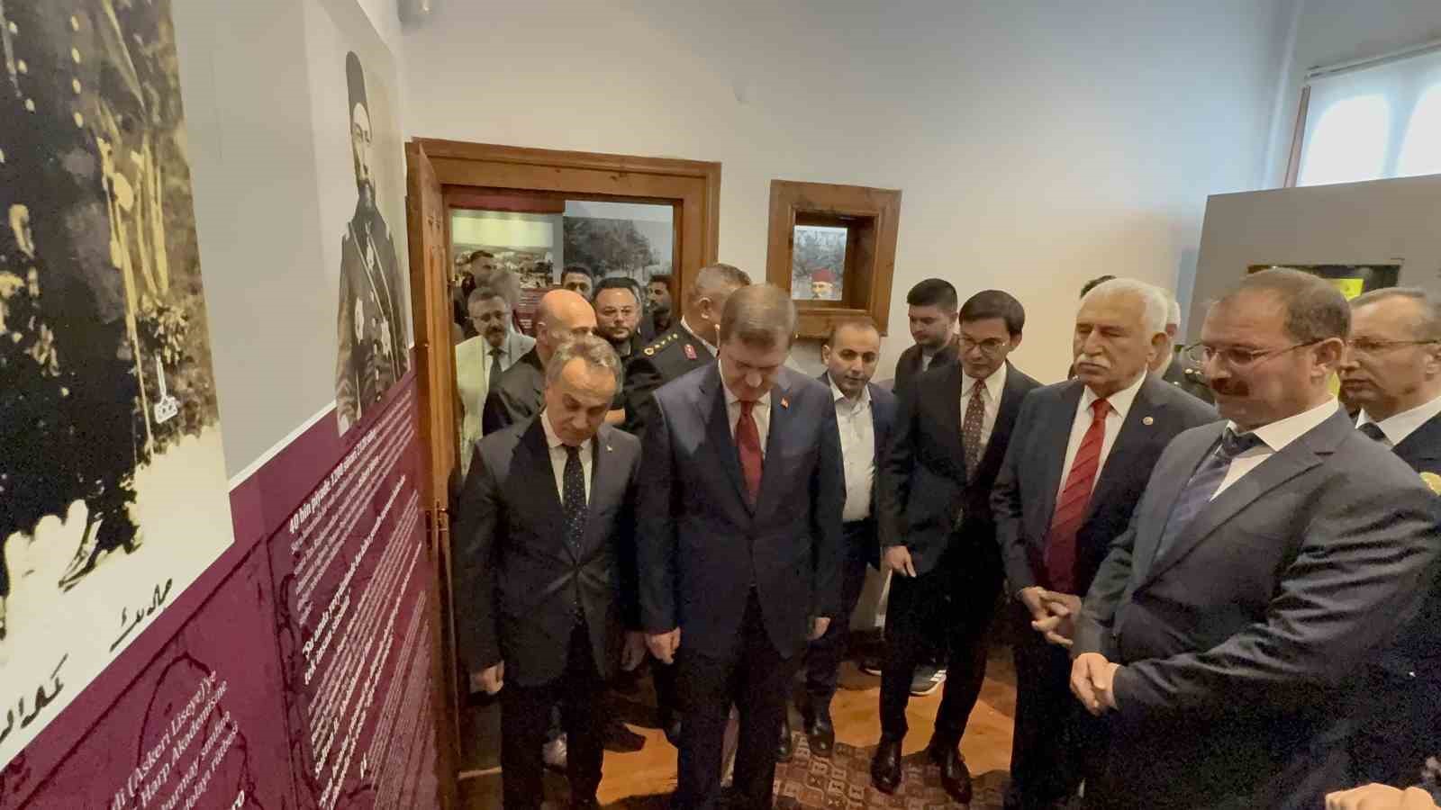 Plevne kahramanı Gazi Osman Paşa vefatının 126’ncı yılında unutulmadı
Plevne kahramanı Gazi Osman Paşa vefatının 126’ncı yılında unutulmadı