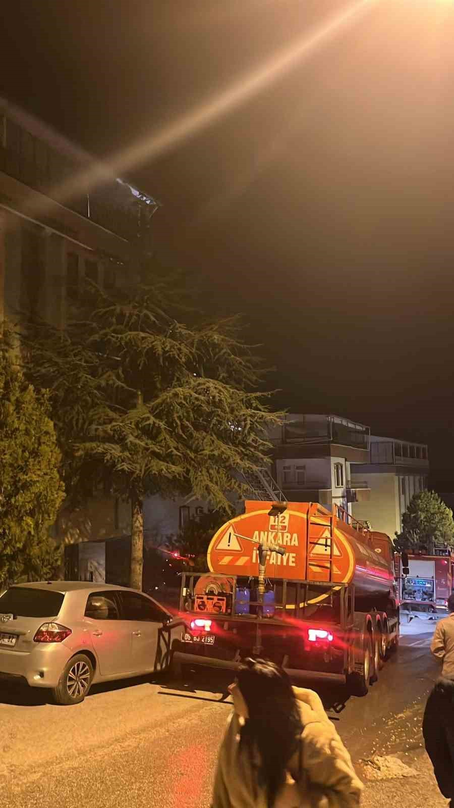 Polatlı’da gece yarısı çatı katı yangını paniğe neden oldu
