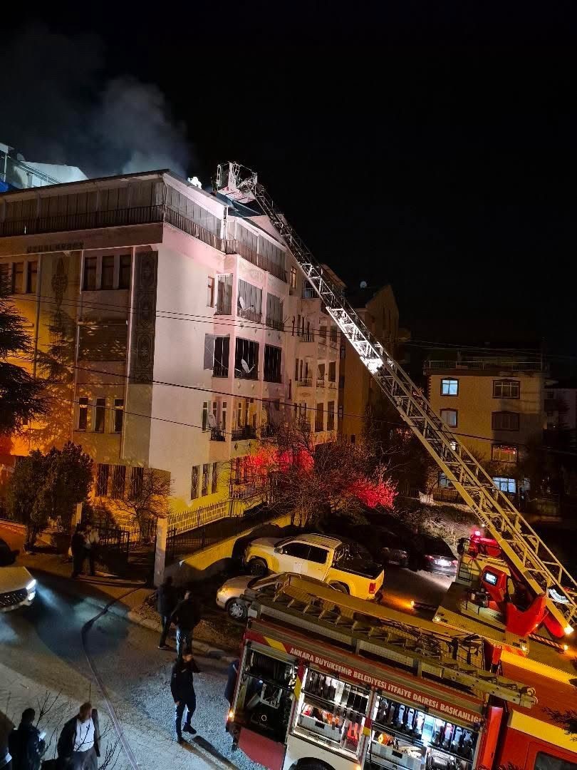 Polatlı’da gece yarısı çatı katı yangını paniğe neden oldu
