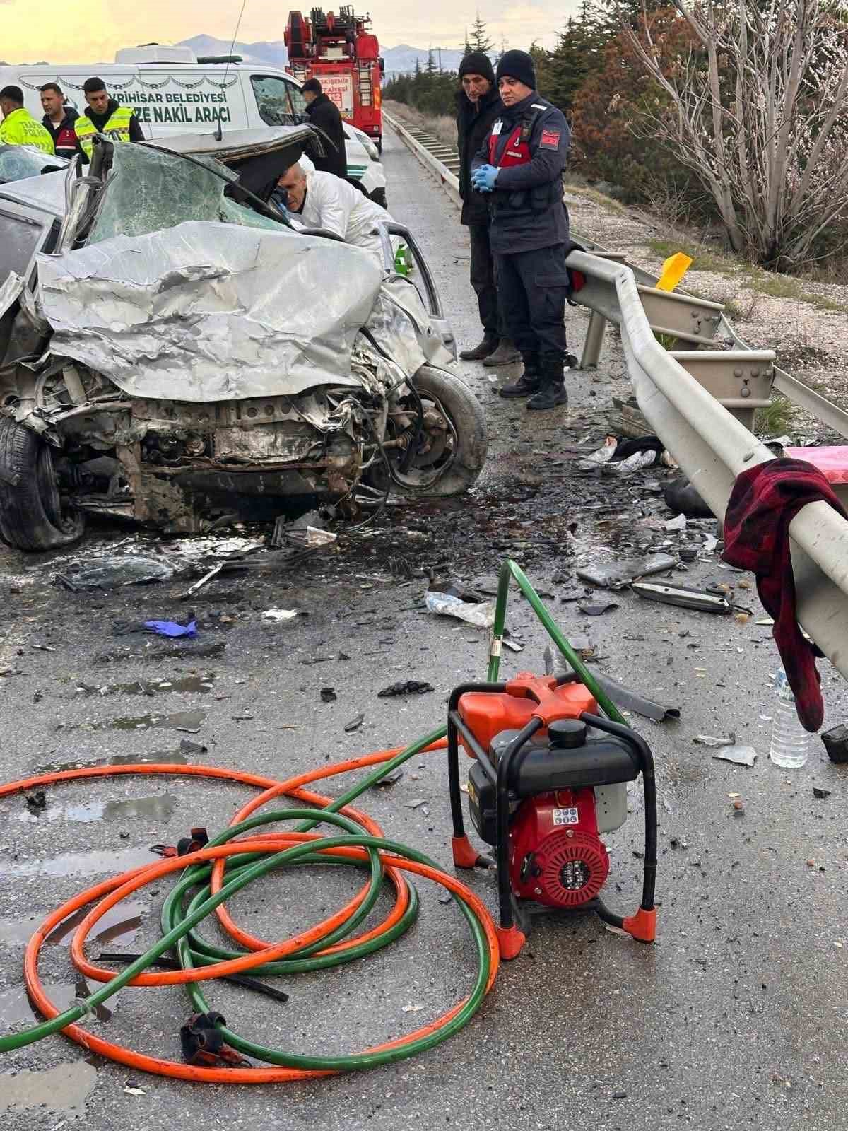 Polatlı’da iki otomobil kafa kafaya çarpıştı: 4 ölü
