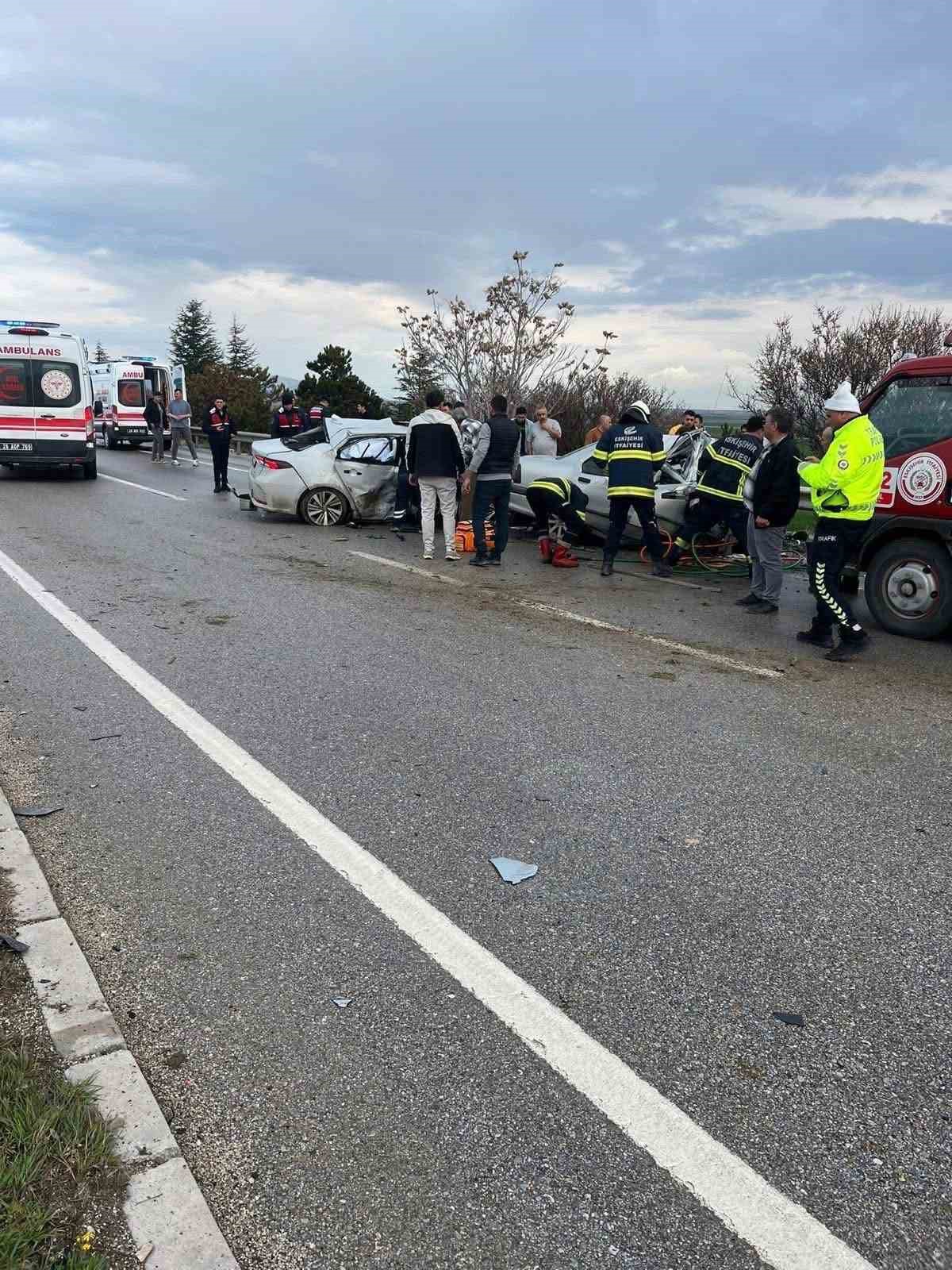Polatlı’da iki otomobil kafa kafaya çarpıştı: 4 ölü

