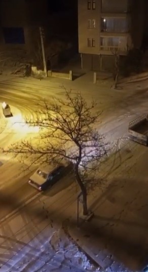 Polatlı’da kar yağışı yolları buz pistine çevirdi
