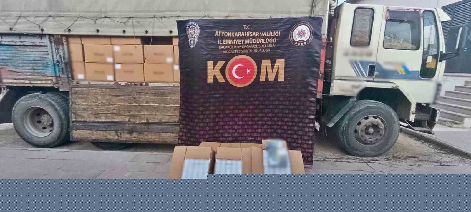 Polis 4 milyon 100 bin adet sahte bandrollü boş makaron ele geçirdi
