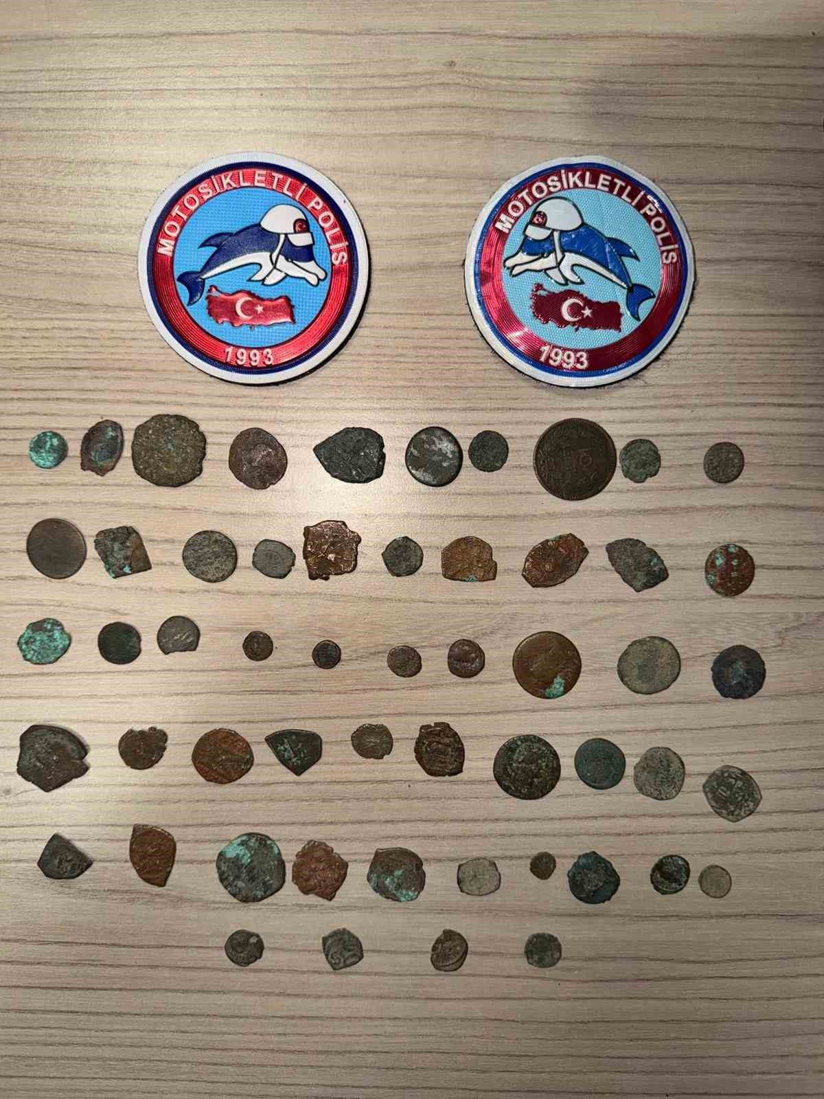 Polis bıçak taşıyan şahıslara 81 bin 510 TL para cezası kesti
