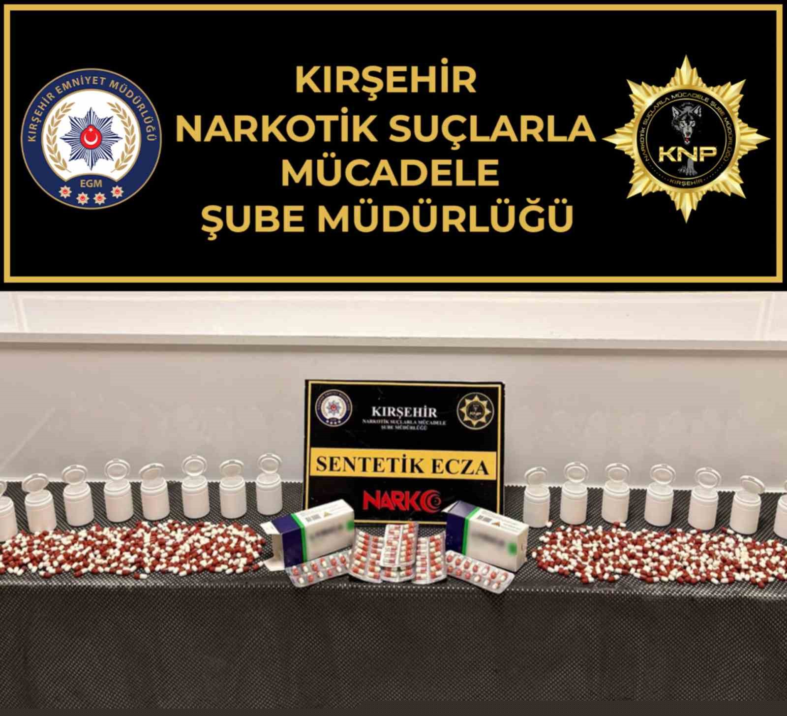 Polis durdurduğu araçta uyuşturucu ele geçirdi
