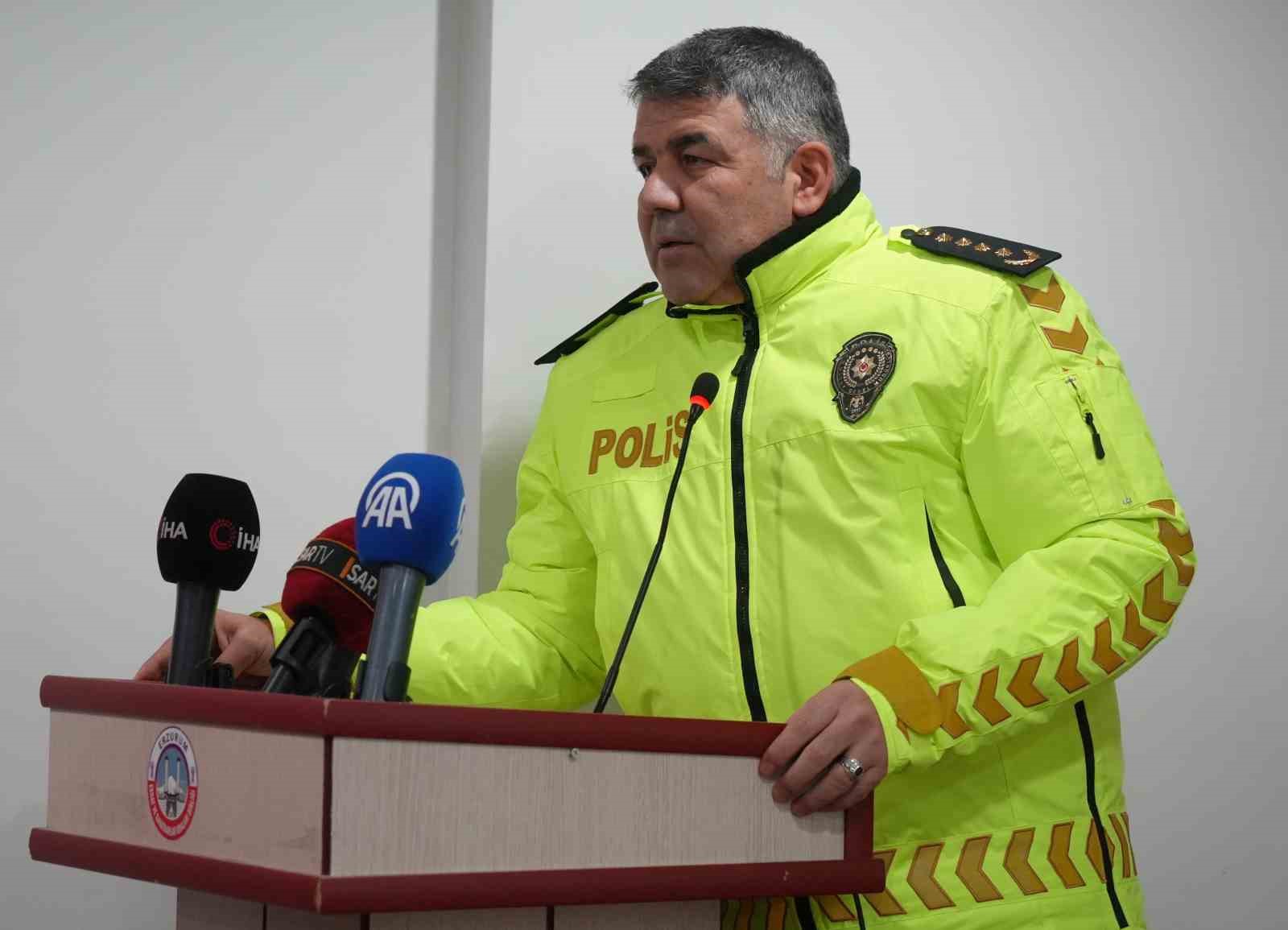 Polis, Erzurum’da kural ihlali yapan meslektaşını affetmedi
