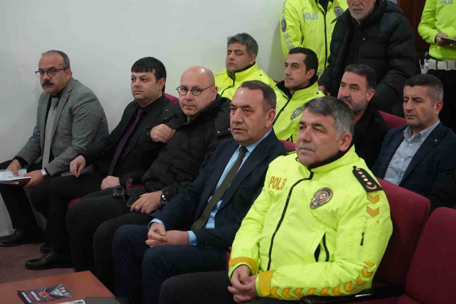 Polis, Erzurum’da kural ihlali yapan meslektaşını affetmedi
