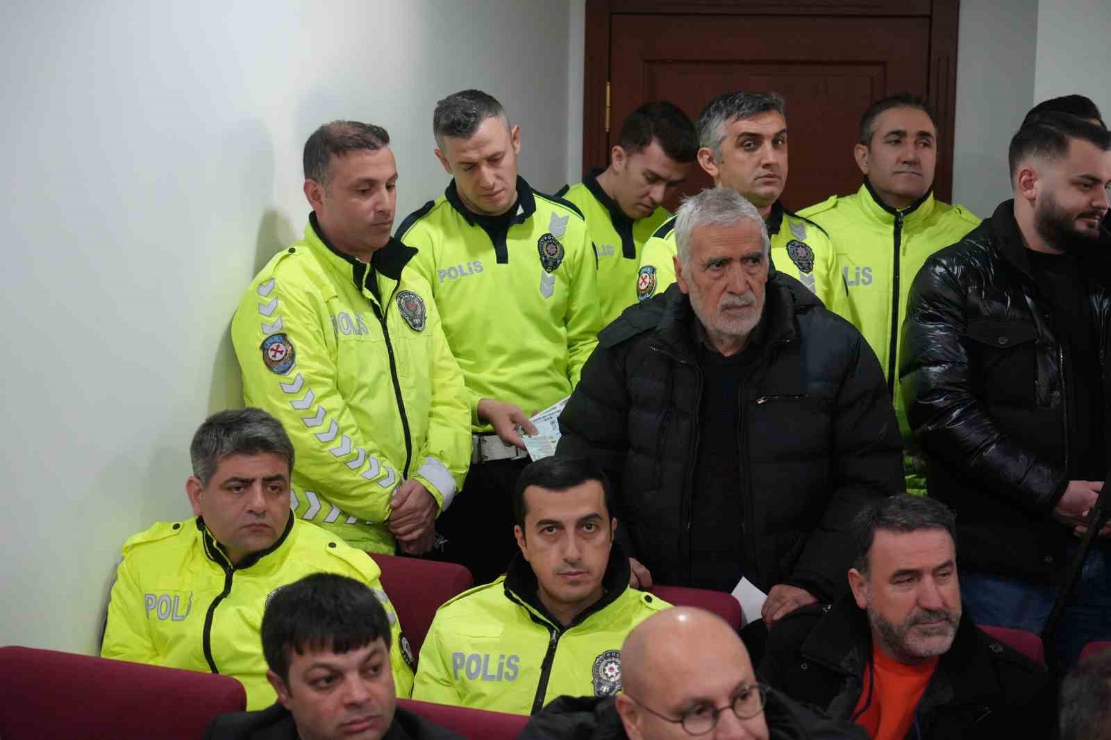 Polis, Erzurum’da kural ihlali yapan meslektaşını affetmedi
