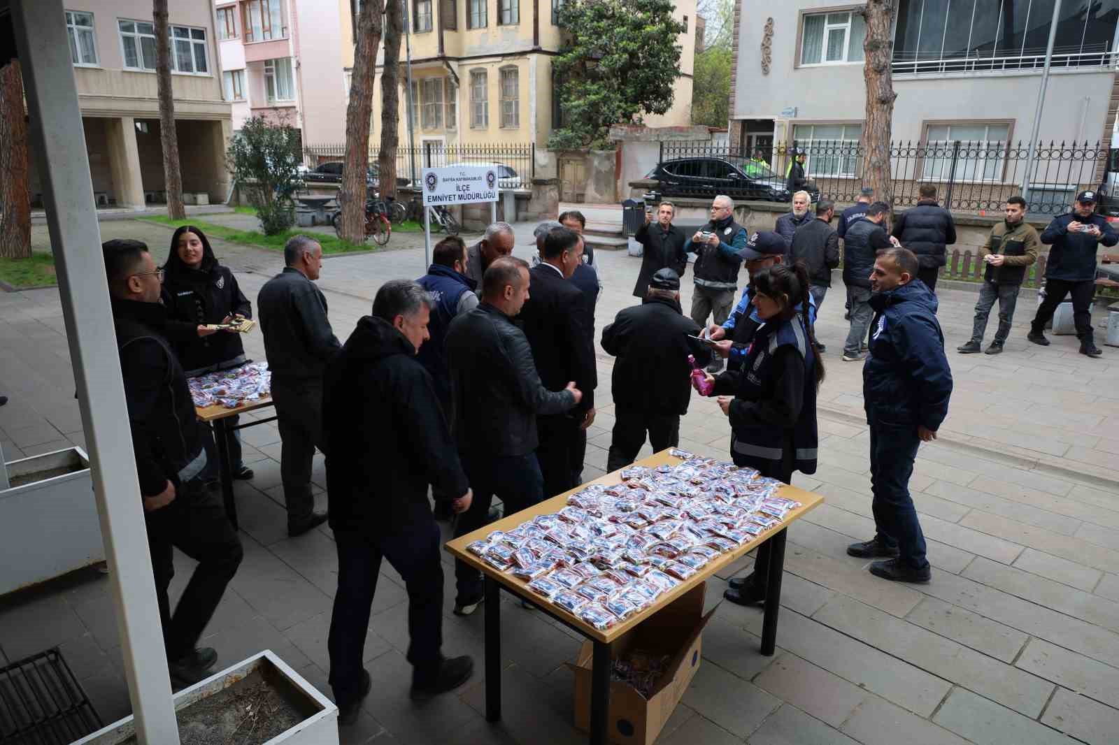 Polis Haftası: Bafra’da şehit polislere dua, vatandaşa bilgilendirme
