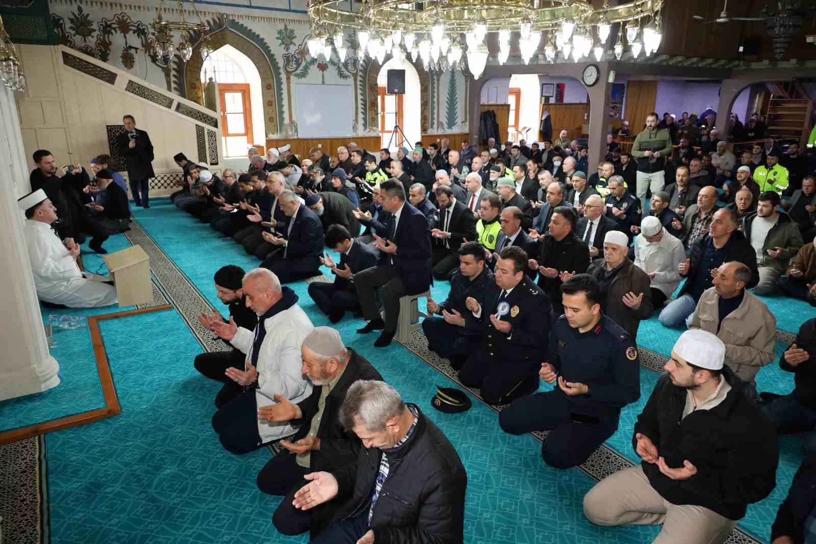 Polis Haftası: Bafra’da şehit polislere dua, vatandaşa bilgilendirme
