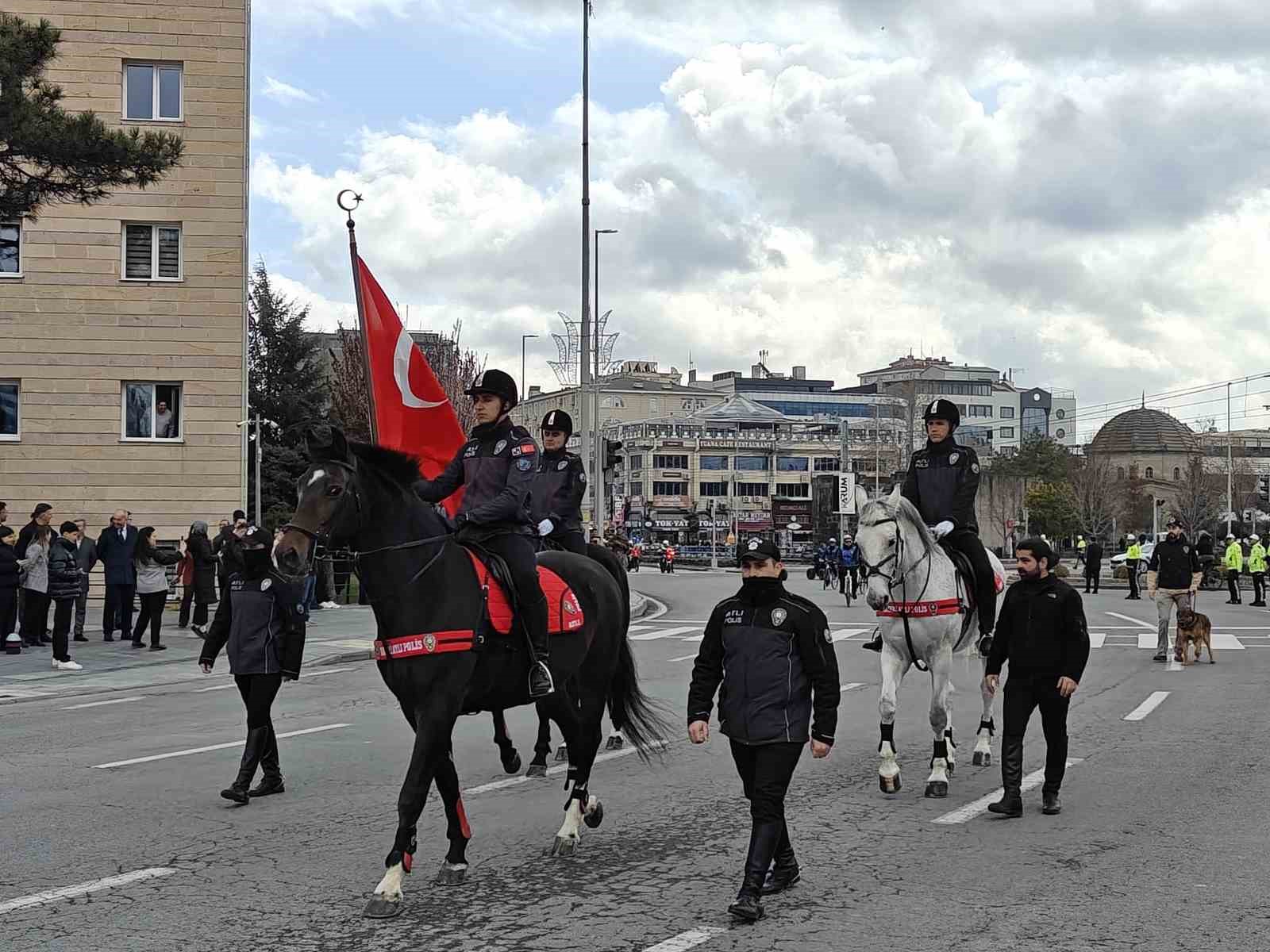 Polis haftasında Özel Harekat’tan nefes kesen gösteri
