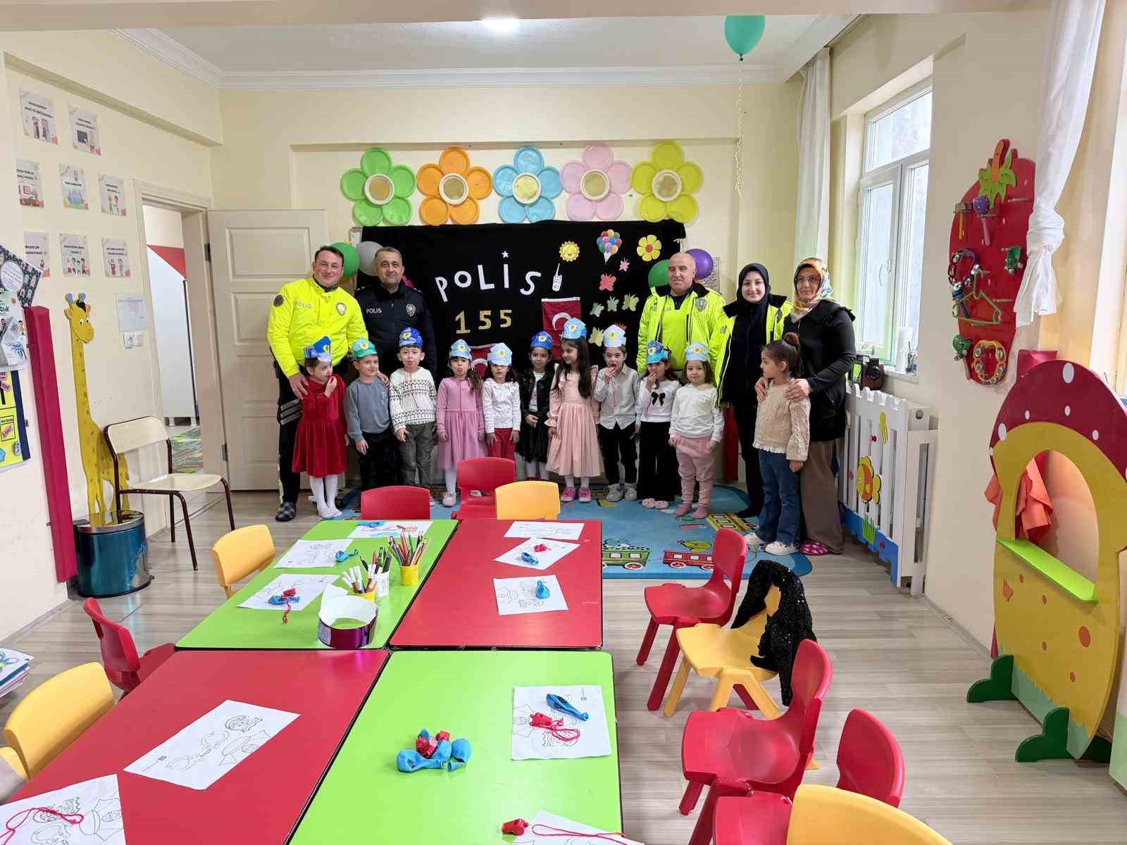 Polis Haftası’nı öğrencilerle kutladılar
