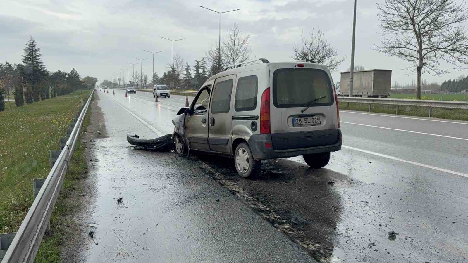 Polis kontrol noktasına metreler kala faciadan dönüldü, yanan araçtan sürücü son anda kurtarıldı
