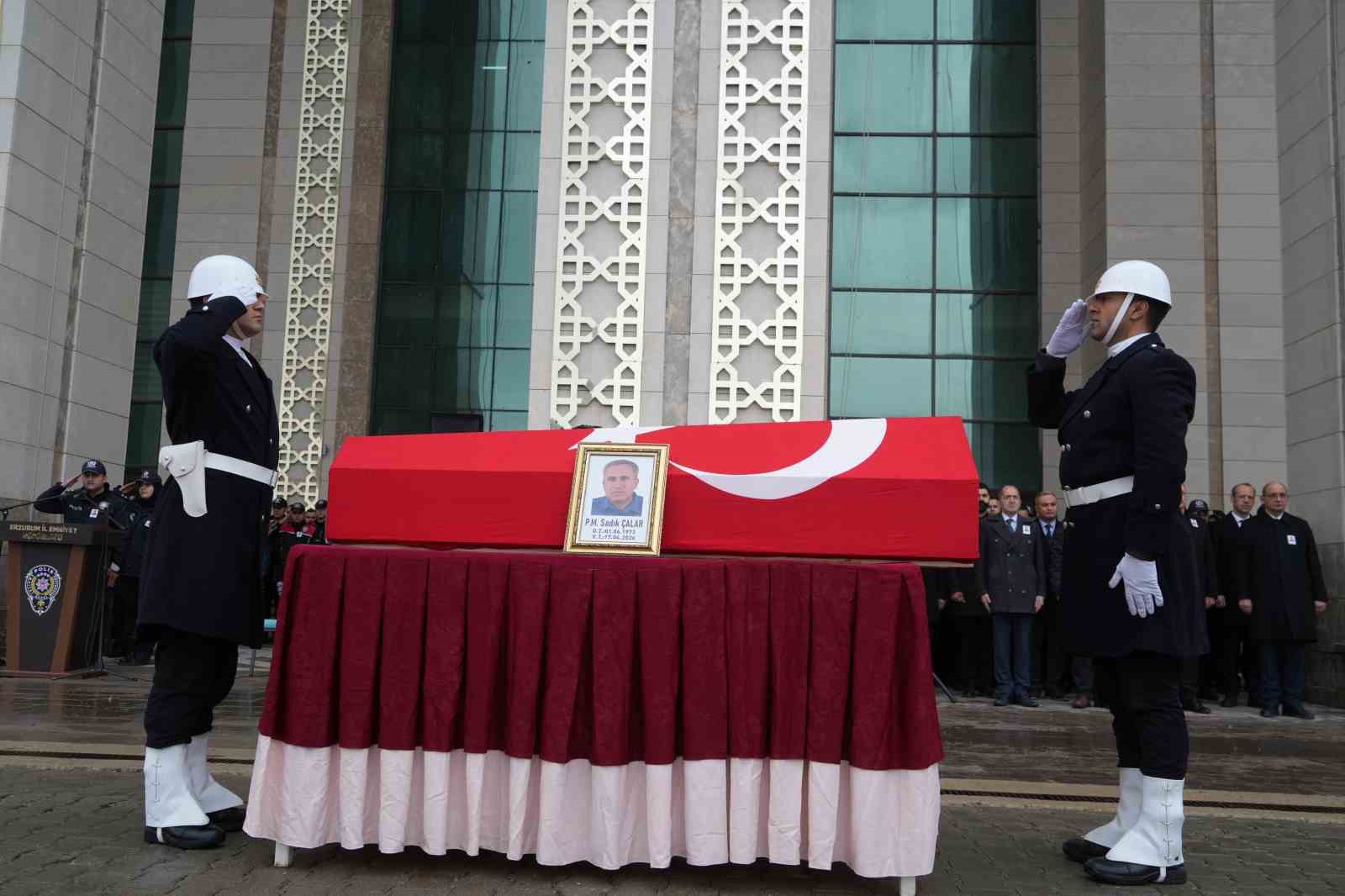 Polis memuru dualarla uğurlandı
