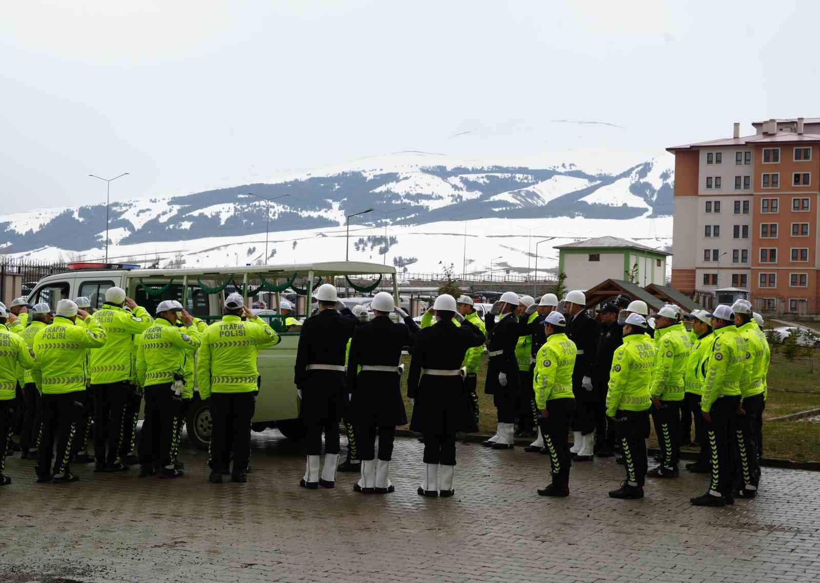 Polis memuru dualarla uğurlandı
