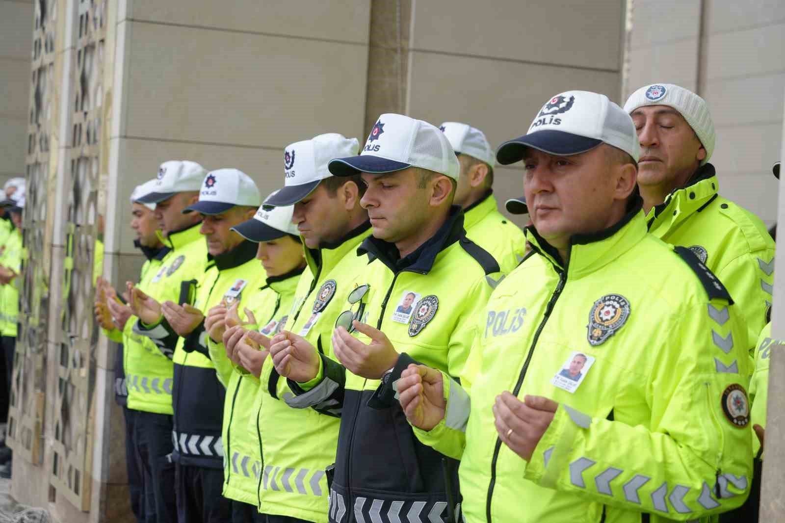 Polis memuru dualarla uğurlandı
