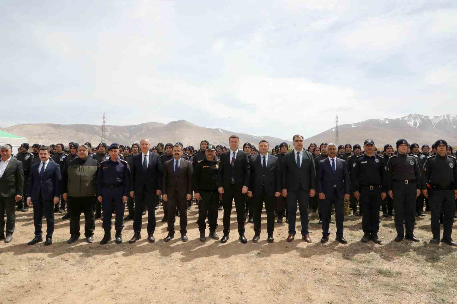 Polis Okulu Yerleşkesinde fidanlar toprakla buluşturuldu
