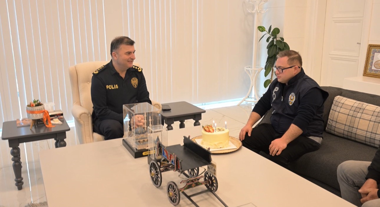 Polis olma hayali kuran gencin özel günü Emniyet’te kutlandı
