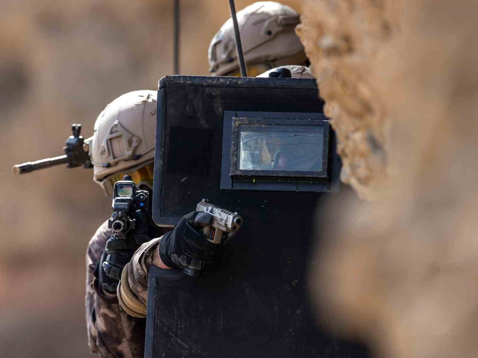 Polis Özel Harekat 43. yılını kutluyor: Köklü geçmiş, güçlü gelecek
Polis Özel Harekat 43. yılını kutluyor: Köklü geçmiş, güçlü gelecek