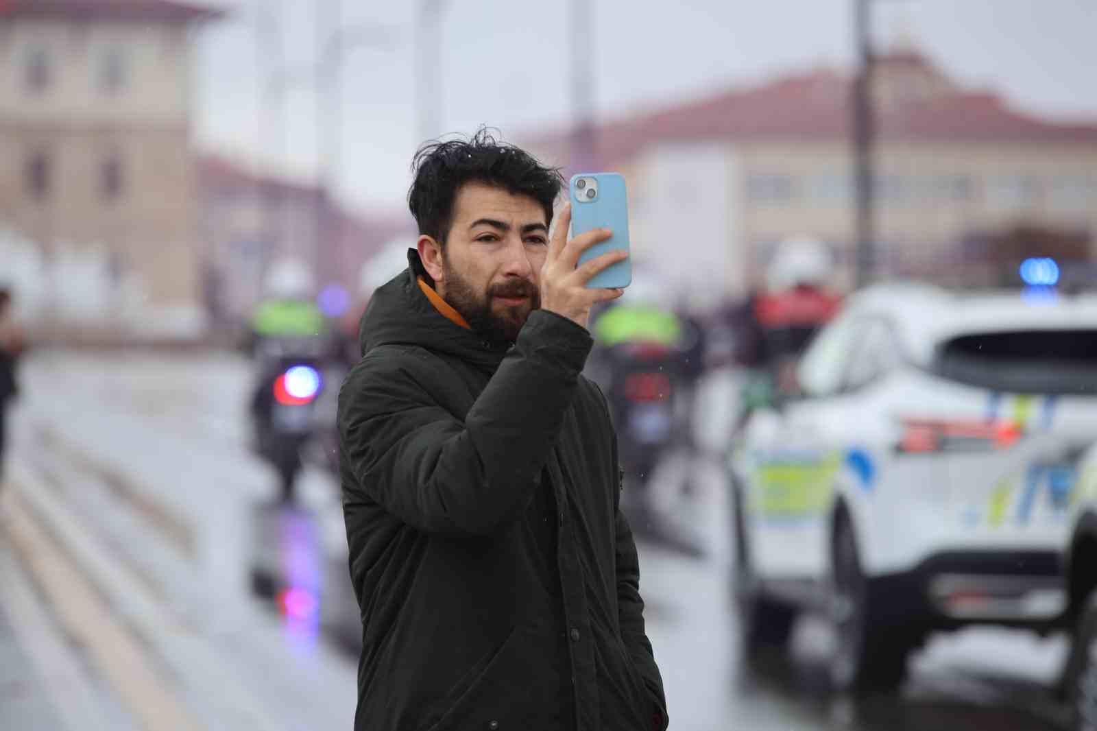 Polis özel harekatın helikopterli gösterisi nefes kesti
