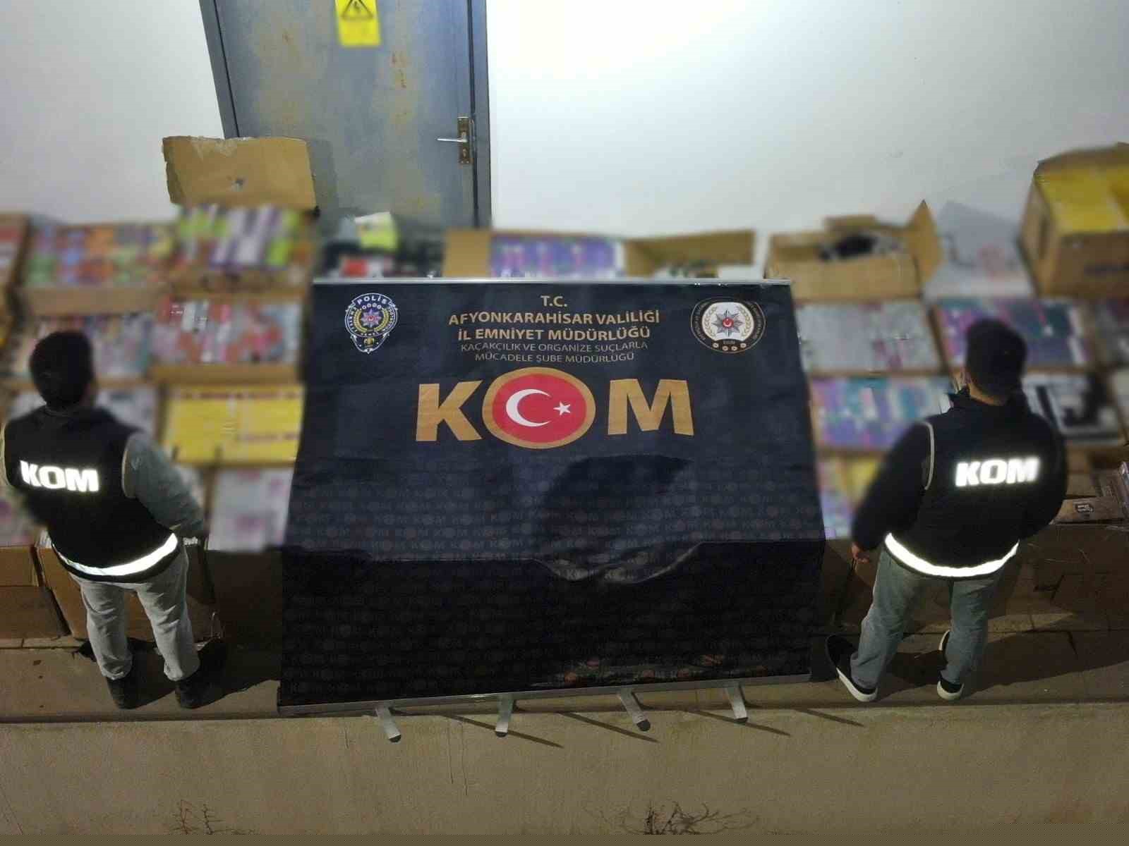Polis piyasa değeri yaklaşık 27 milyon TL olan gümrük kaçağı sigara ele geçirdi

