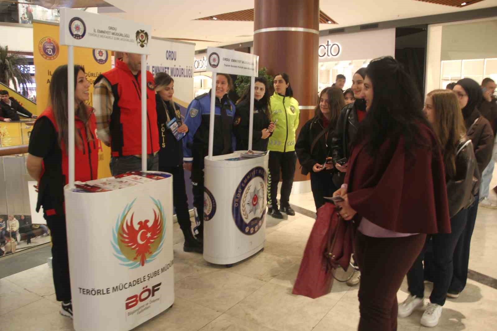 Polis, vatandaşı bilgilendirdi
