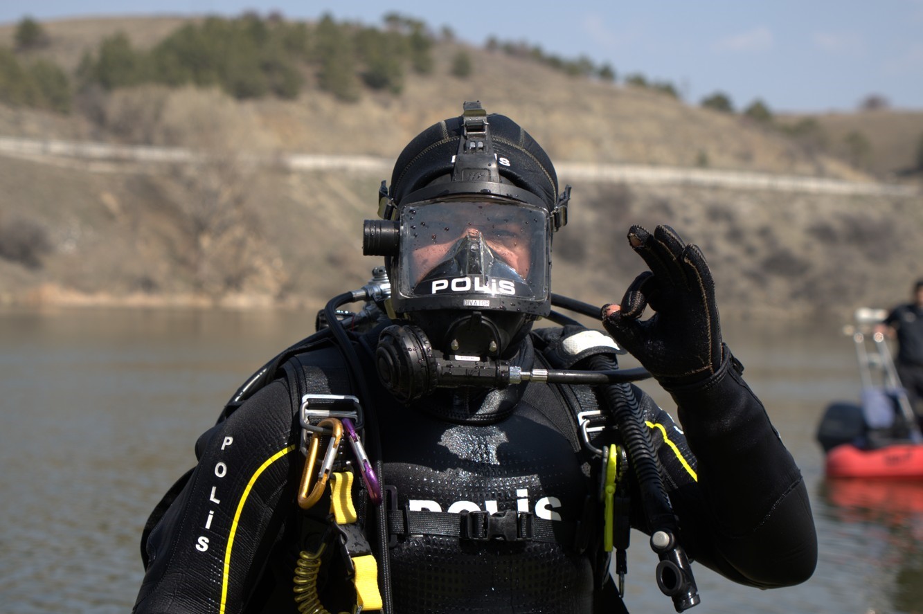Polis ve futbol hakemi olan Seyfettin Ünal, 20 yılı aşkındır iki mesleği bir arada yapıyor
