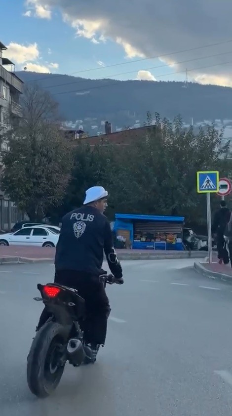 Polis yeleği giyip trafikte tehlikeli hareketler yaptı, cezadan kaçamadı
