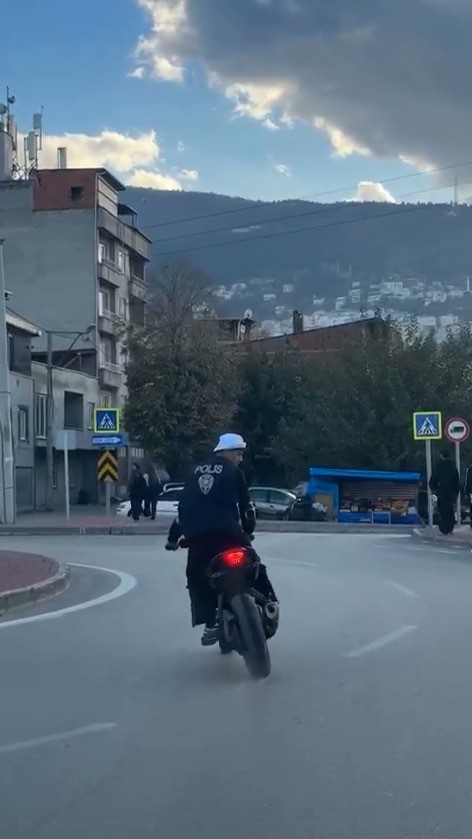 Polis yeleği giyip trafikte tehlikeli hareketler yaptı, cezadan kaçamadı
