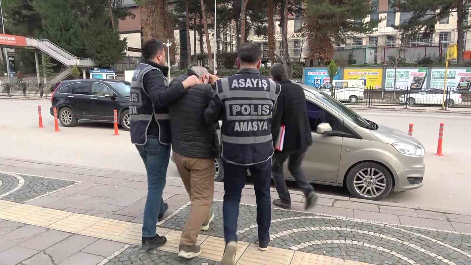 Polise başkasının kimliğini gösteren şahsın 28 yıl cezayla arandığı ortaya çıktı
