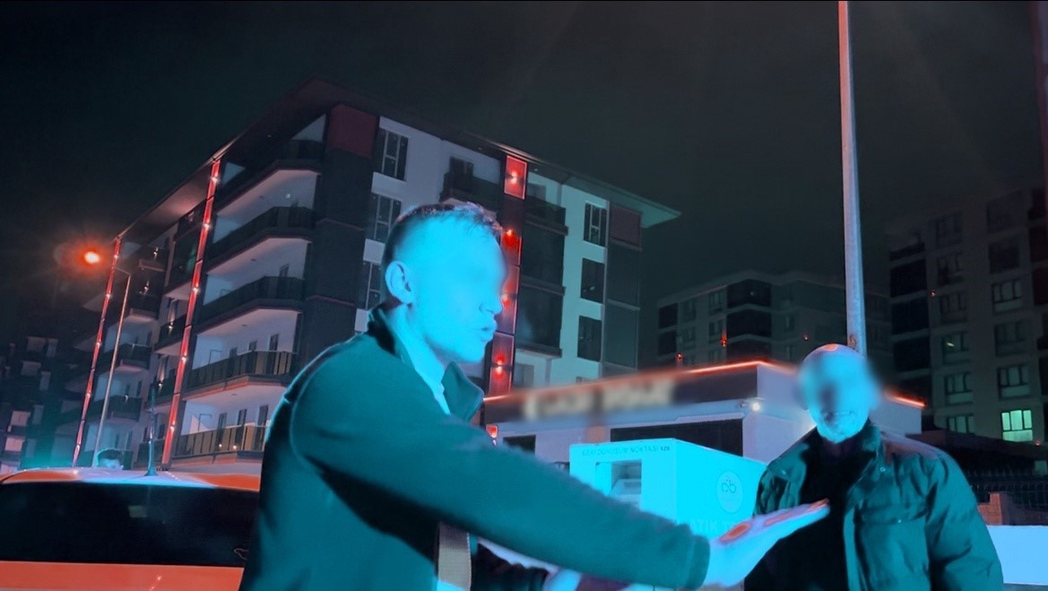 Polise yakalanan alkollü sürücüden muhabire tepki: "O telefonu kırarım"
