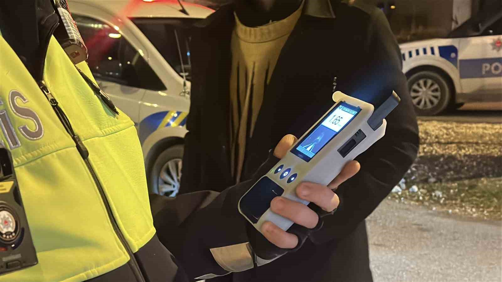 Polisin alkollü sürücüyle imtihanı: "Ahmet’cim bana senin ’şuradan git’ demen canımı sıktı"
