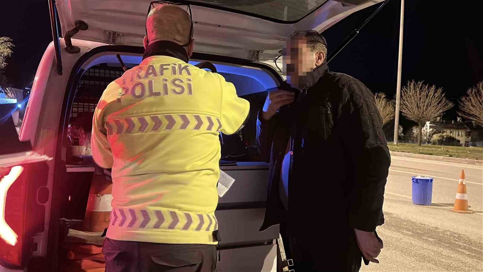 Polisin alkollü sürücüyle imtihanı: "Ahmet’cim bana senin ’şuradan git’ demen canımı sıktı"
