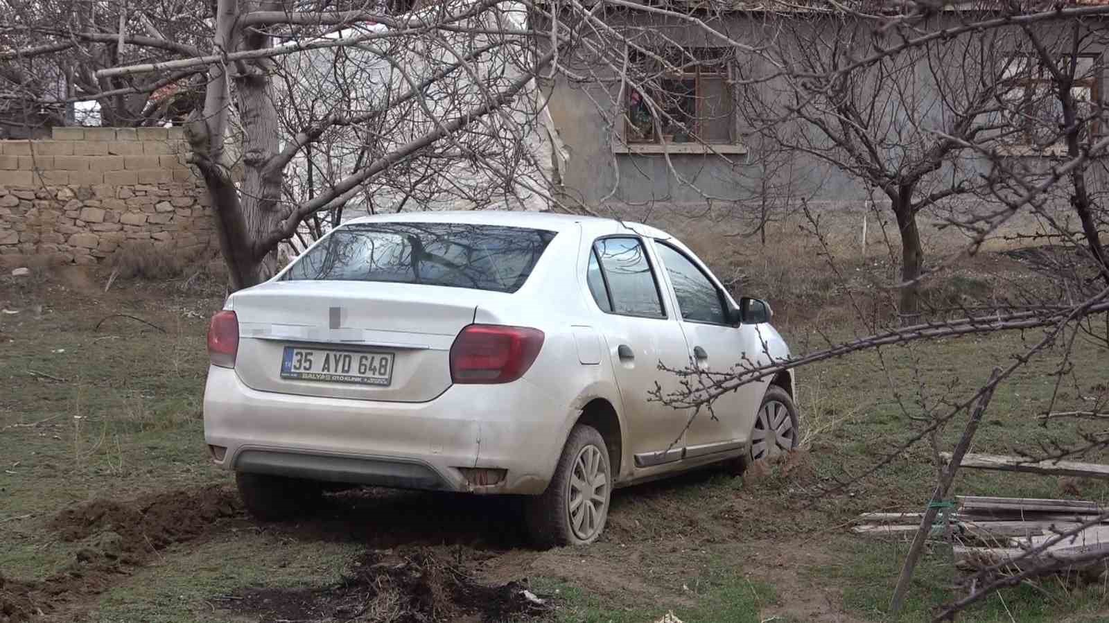 Polisin "dur" ihtarına uymayan şüpheliler aracı bırakıp kaçtı
