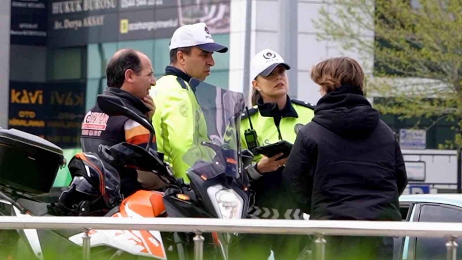 Polislere 10 Nisan sürprizi
