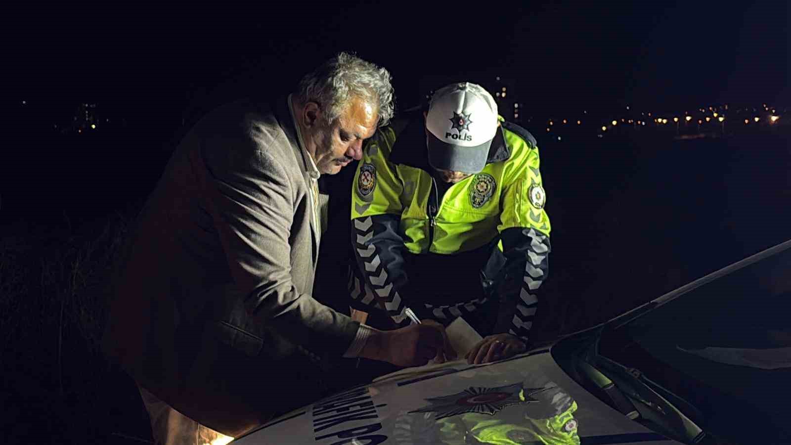 Polisten kaçan alkollü sürücü, polis aracında bineceği yeri beğenmedi

