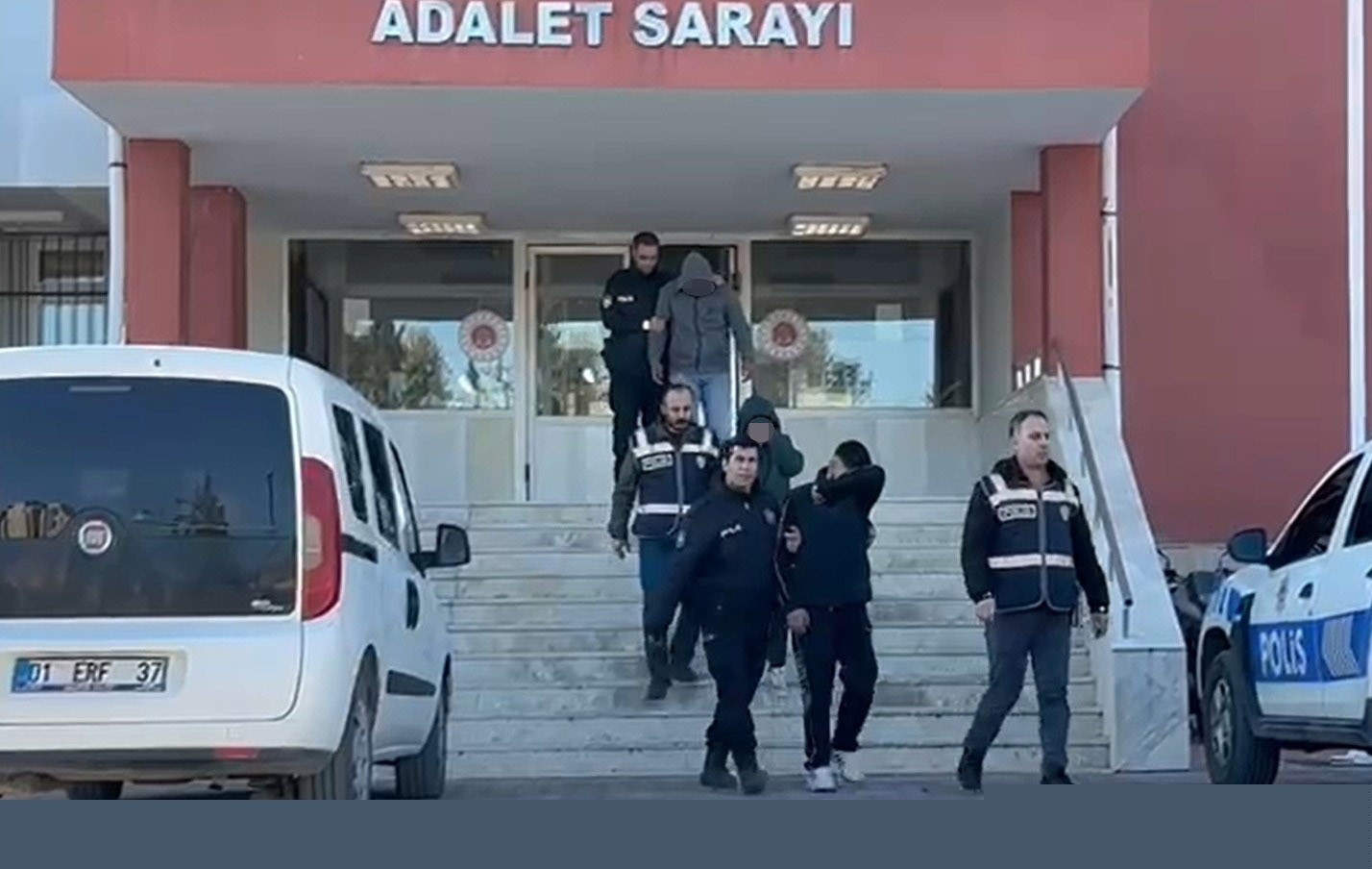 Polisten kaçan araç kaza yaptı: 3 kişi tutuklandı
