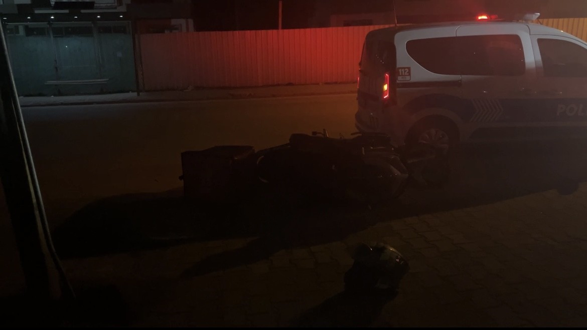 Polisten kaçan motosikletli kuryeden uyuşturucu çıktı
