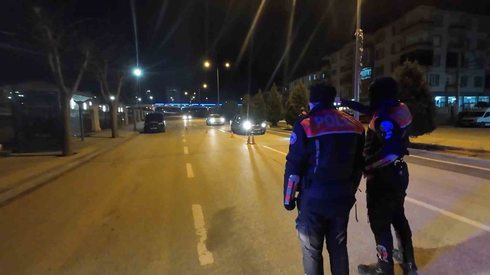 Polisten kaçmaya çalışan alkollü sürücüye 17 bin lira ceza kesildi
