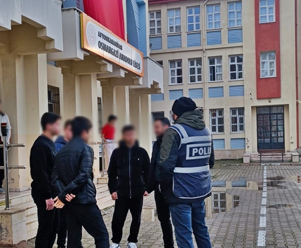 Polisten öğrencilerin yoğun olduğu bölgelerde denetim

