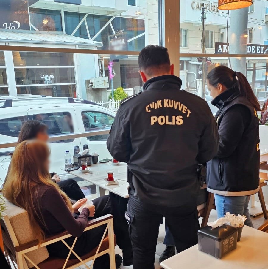 Polisten öğrencilerin yoğun olduğu bölgelerde denetim
