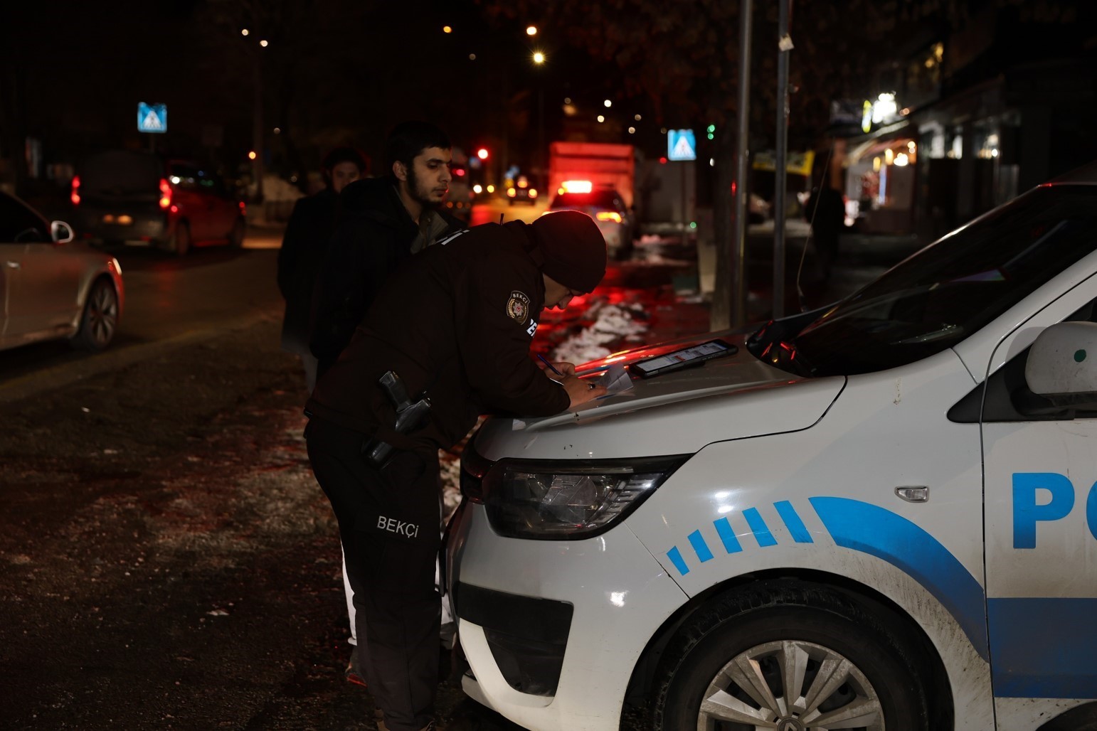 Polisten şok uygulamalara devam
