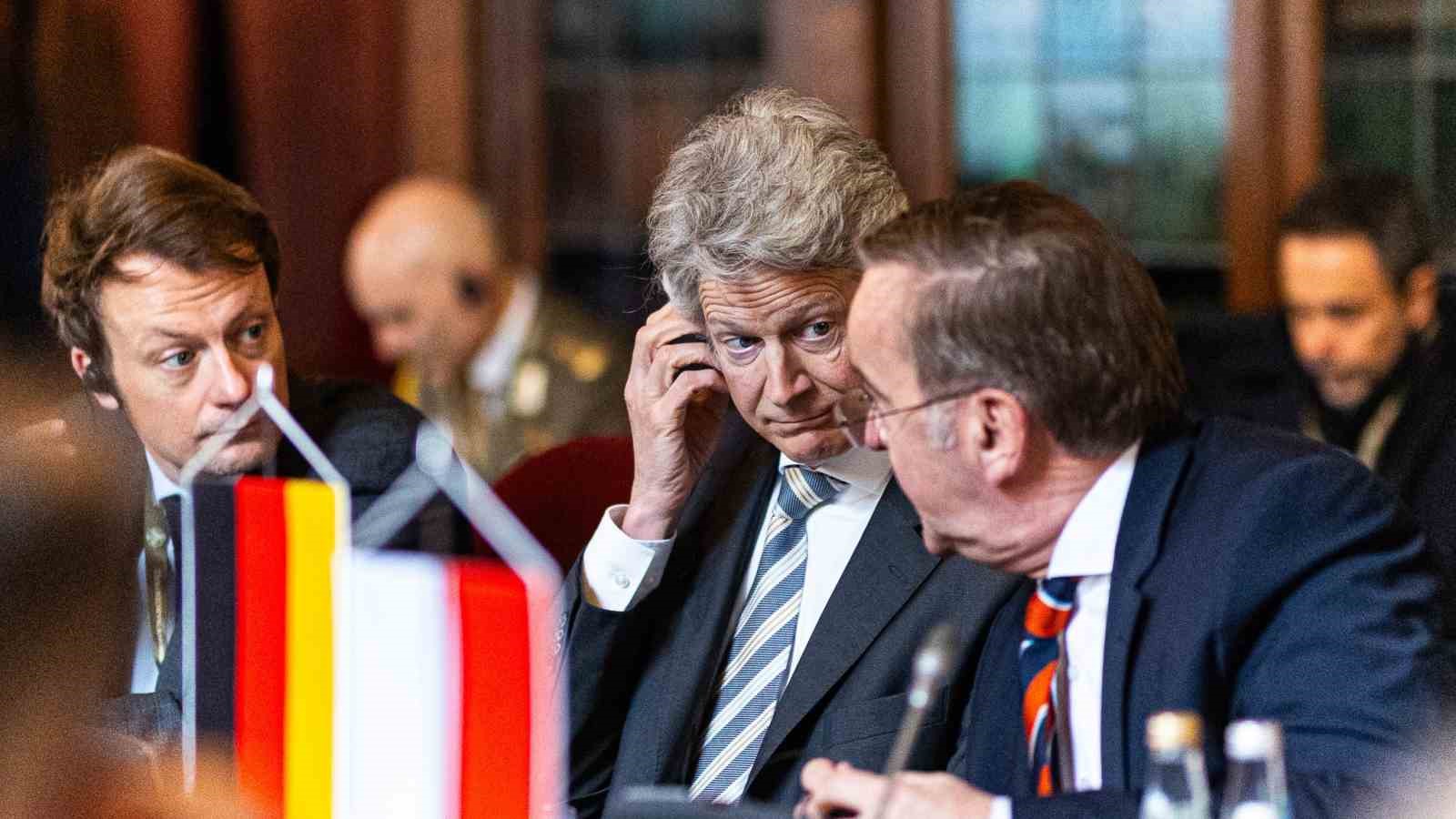 Polonyalı Bakan Kosiniak-Kamysz: "Savaş teknikleri şekilde değişiyor, uygun şekilde tepki vermeliyiz"
Polonyalı Bakan Kosiniak-Kamysz: "Savaş teknikleri şekilde değişiyor, uygun şekilde tepki vermeliyiz"