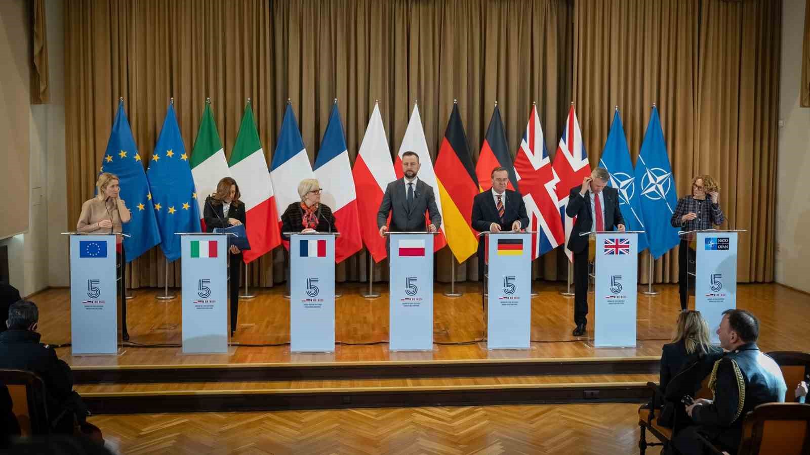 Polonyalı Bakan Kosiniak-Kamysz: "Savaş teknikleri şekilde değişiyor, uygun şekilde tepki vermeliyiz"
Polonyalı Bakan Kosiniak-Kamysz: "Savaş teknikleri şekilde değişiyor, uygun şekilde tepki vermeliyiz"